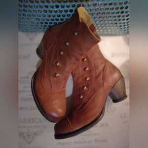 John Fluevog East End Venables Booties ~ Cinnamon
